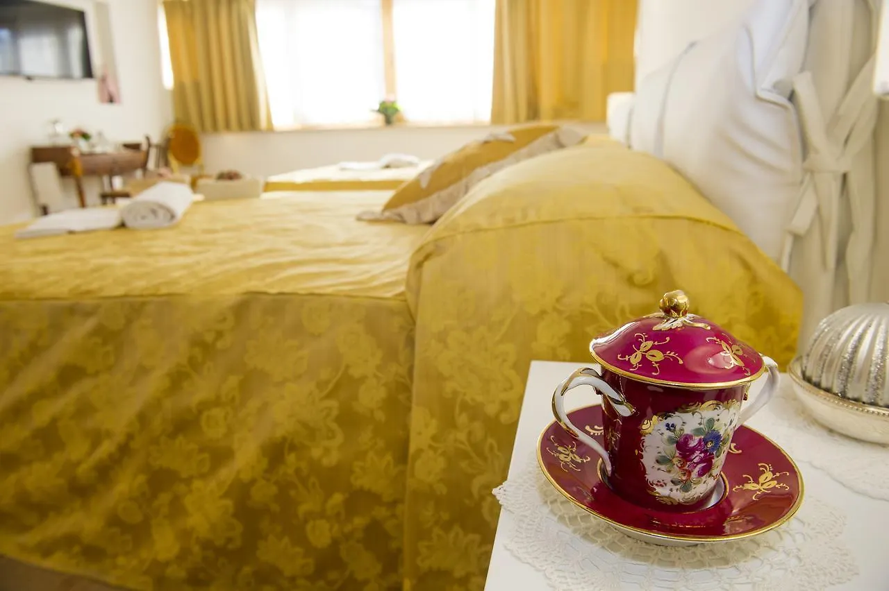 Domus Pellegrino 166 Hotel Rome Guest house