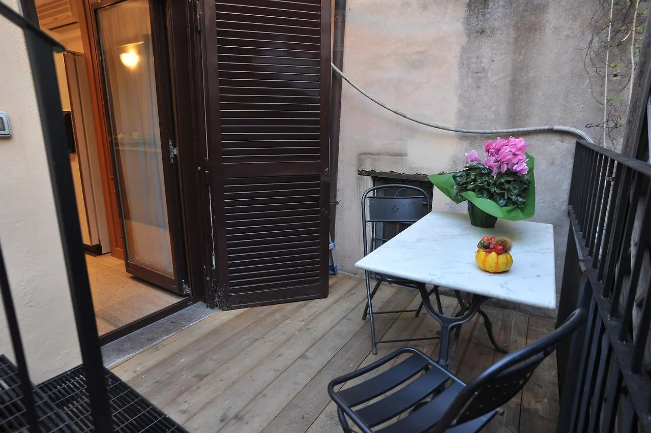 Domus Pellegrino 166 Hotel Rome Guest house